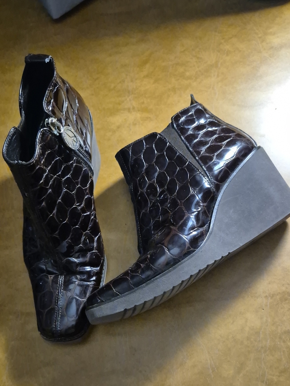 Donald J. Pliner Isha Dark Brown Croc-Embossed Wedge Ankle Boots..size 7